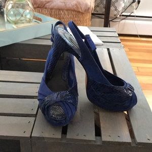 White House black market pumps